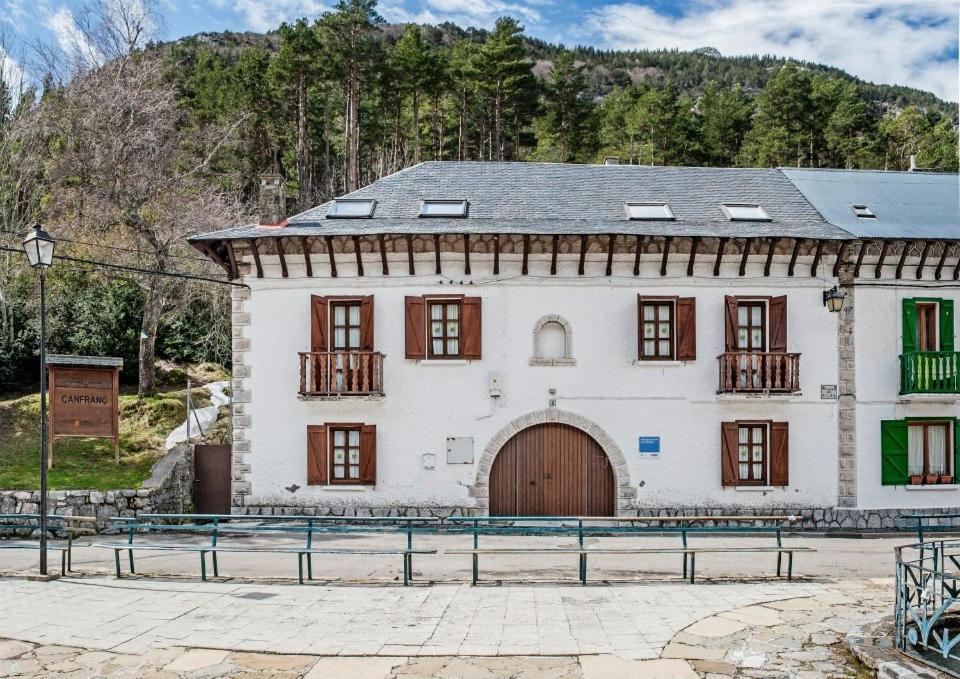 Albergue De Canfranc Estacion Экстерьер фото