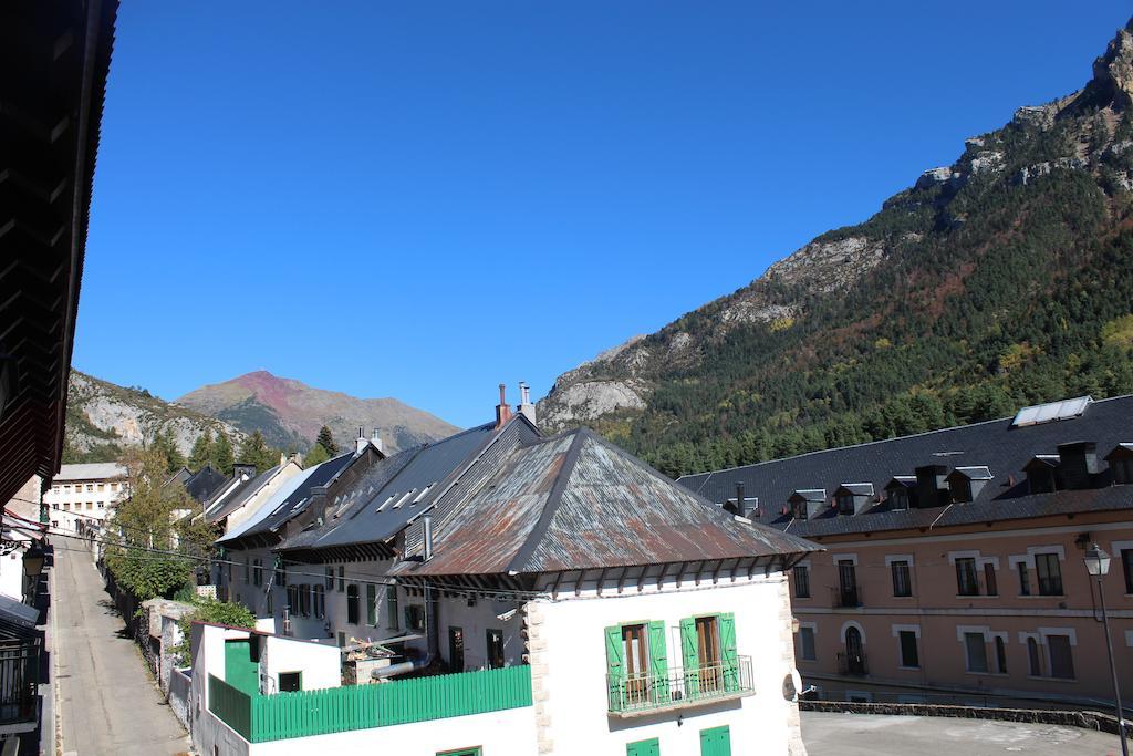 Albergue De Canfranc Estacion Номер фото