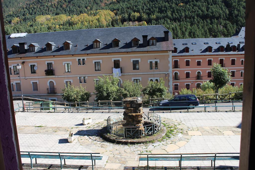 Albergue De Canfranc Estacion Номер фото