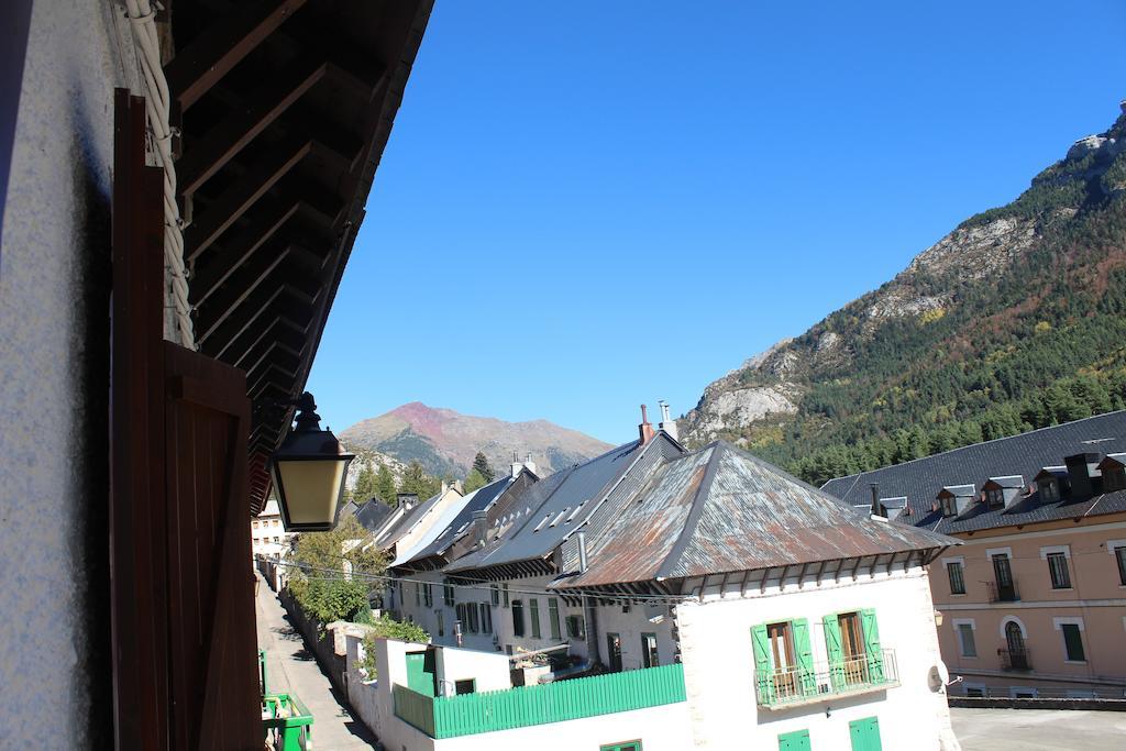 Albergue De Canfranc Estacion Номер фото